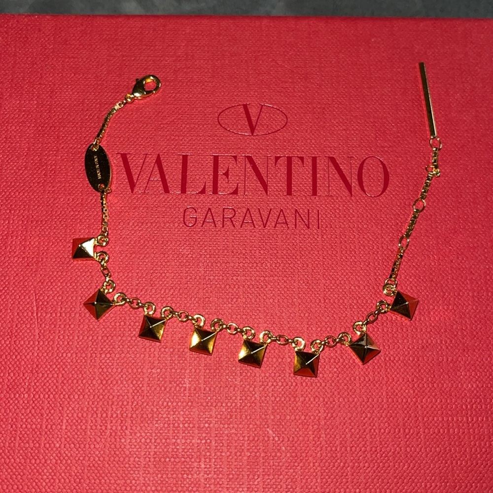 Preloved Garavani Valentino mental rockstud bracelet pristine condition.